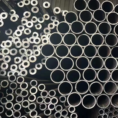 Un segmento di tubo 8163 della lega senza cuciture del acciaio al carbonio 12m o su misura